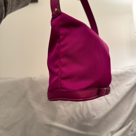 Ferragamo purple nylon zipped shoulder bag (authentic) - Picture 9 of 11